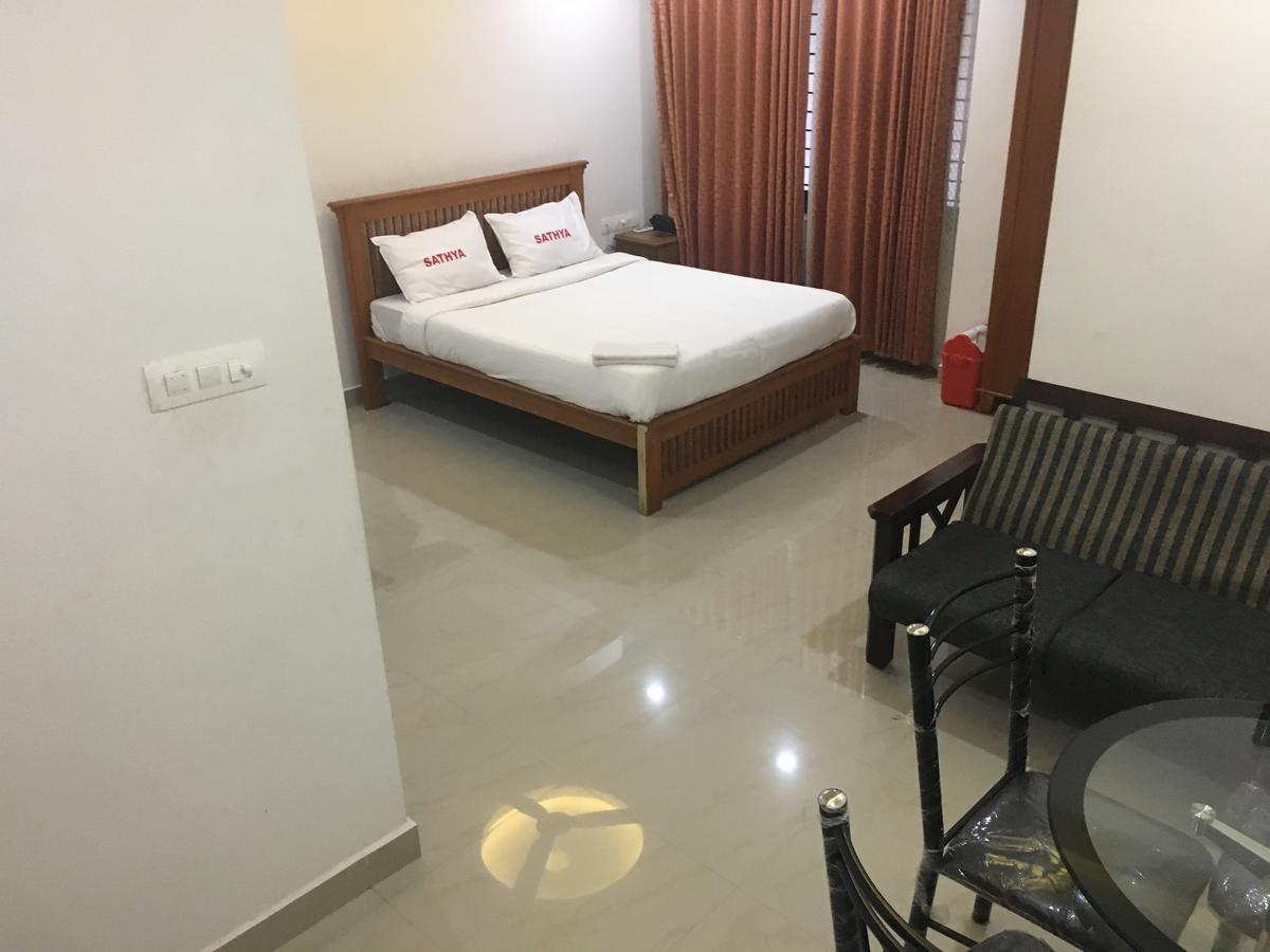 Sathya Inn Guruvāyūr Exterior foto